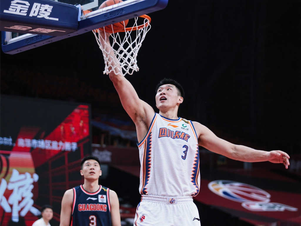 在防守端做 在防守端做